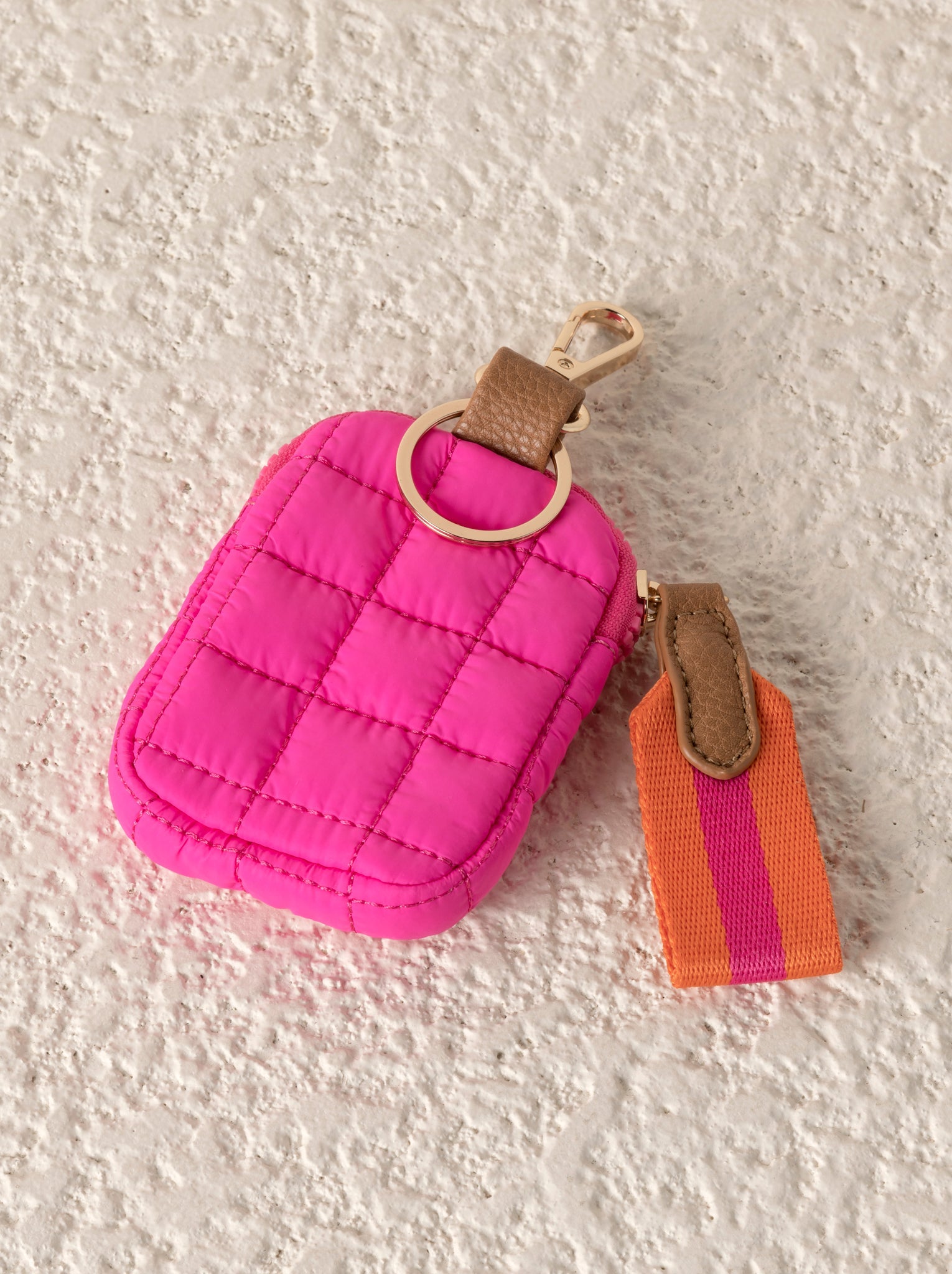 Shiraleah Ezra Clip-On Pouch MAGENTA