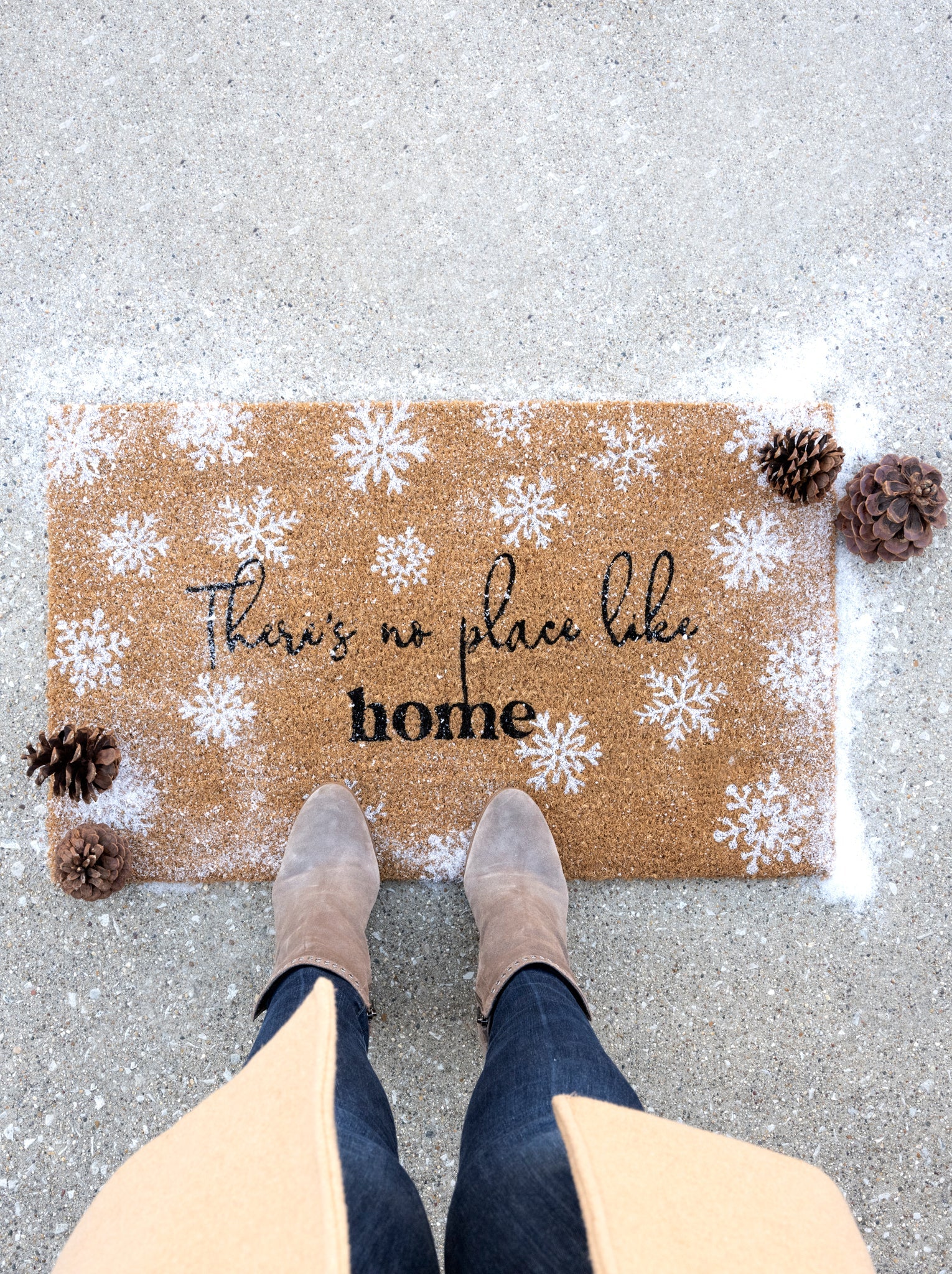 Shiraleah "There's No Place Like Home" Holiday Doormat, Natural